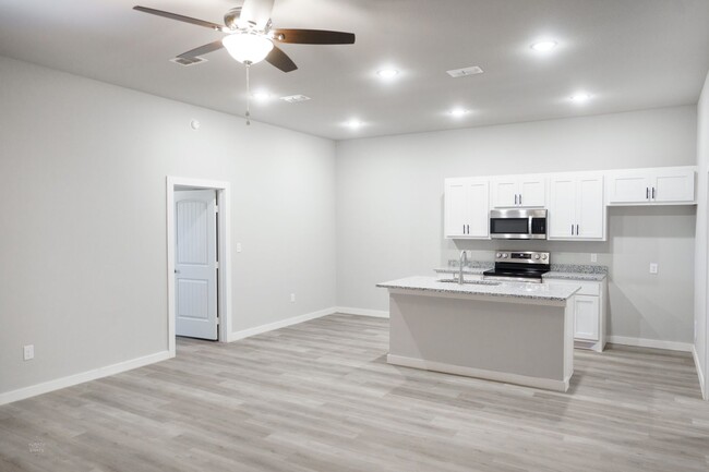 Building Photo - Looking for a spacious, move-in-ready town...