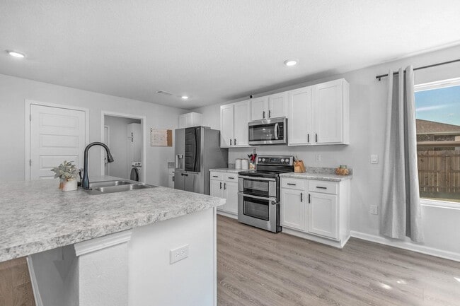 Building Photo - 6537 Torrey Pnes Trce