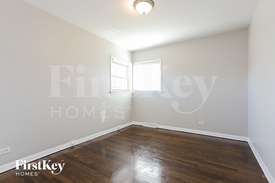 Building Photo - 504 E 163rd St