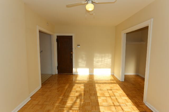 Building Photo - 653 W Belmont Ave