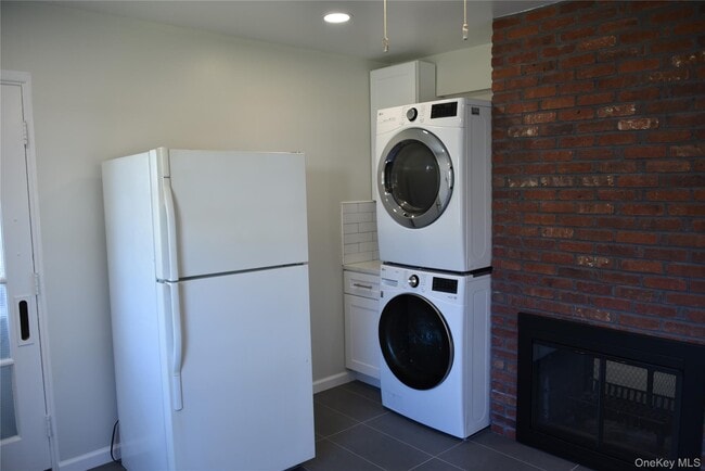 Building Photo - 55 Acre Ln