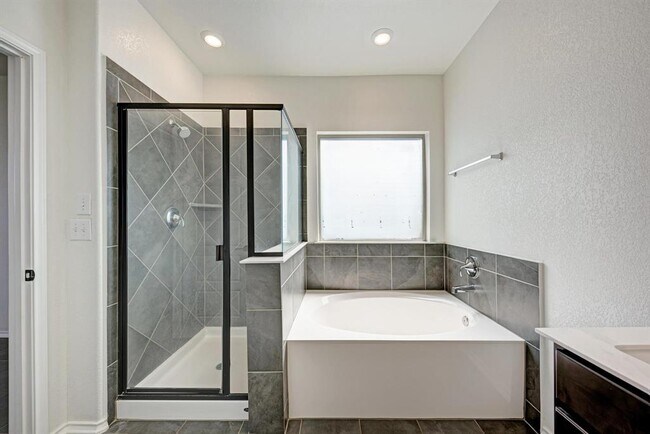 Building Photo - 18600 Golden Eagle Way