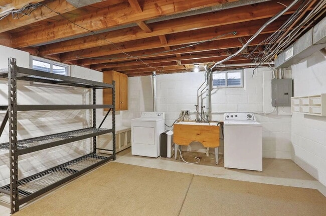 Building Photo - 4539 Bloomington Ave