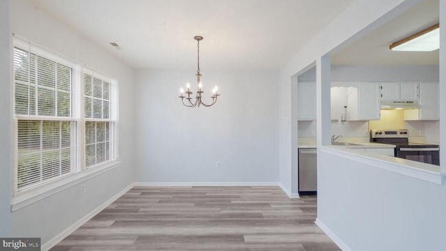 Building Photo - 211 Mews Dr