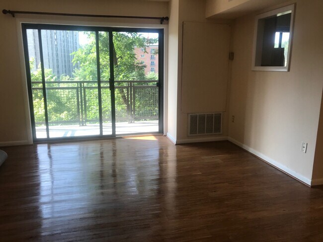 Building Photo - 7611 Maple Ave