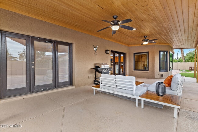 Building Photo - 5735 E Campo Bello Dr