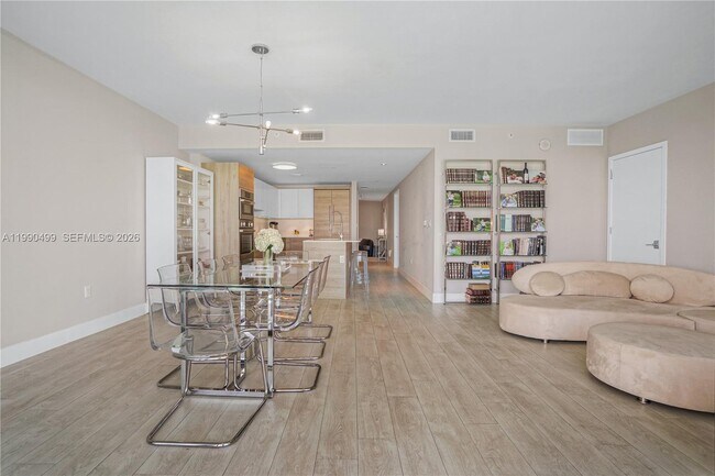 Building Photo - 10201 E Bay Harbor Dr