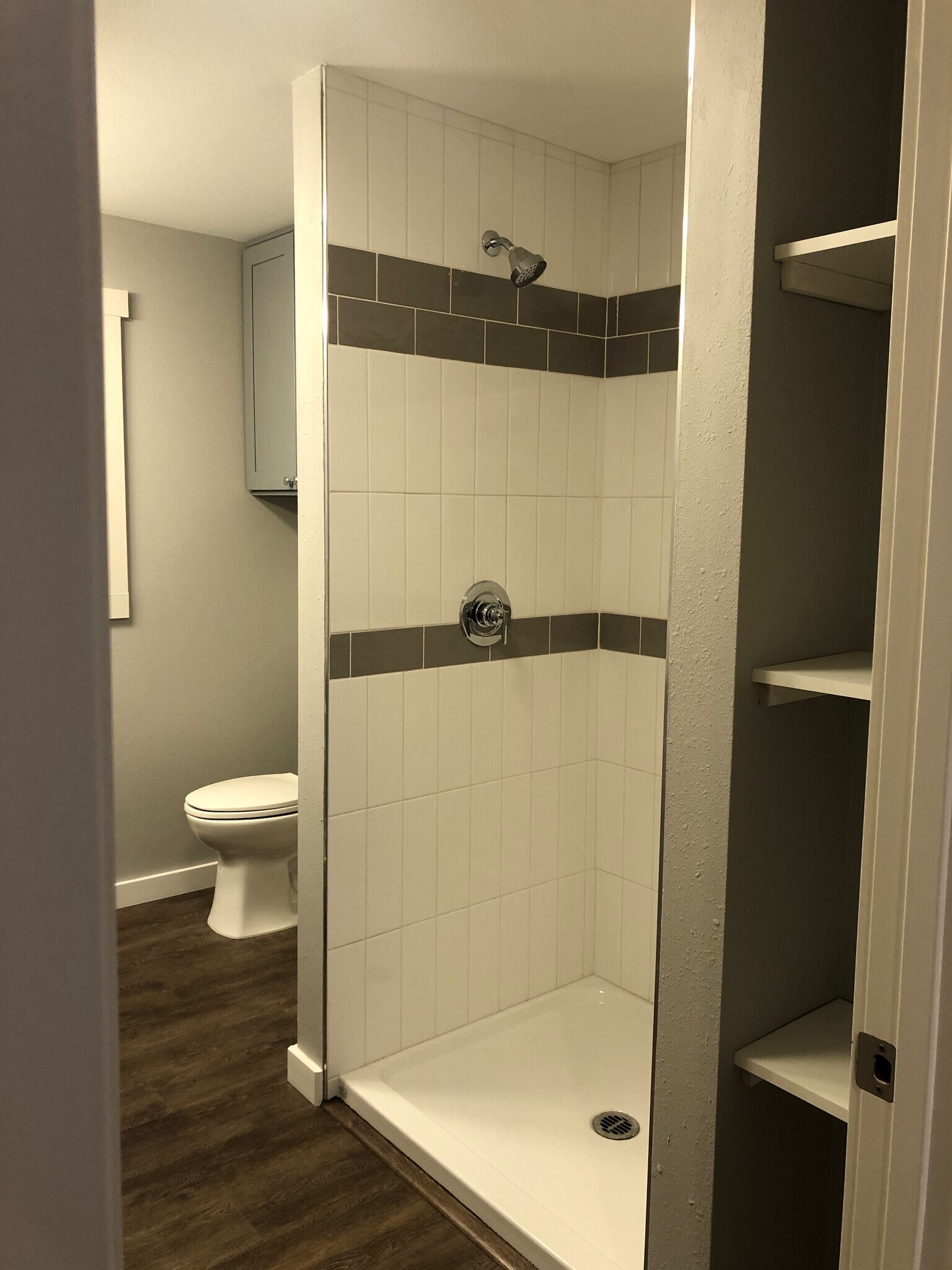 Bathroom - large tiled shower - 411 N L St
