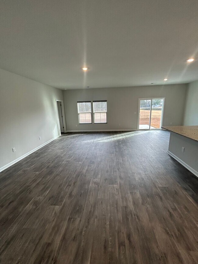 Building Photo - Field View 4BD/ 2BA