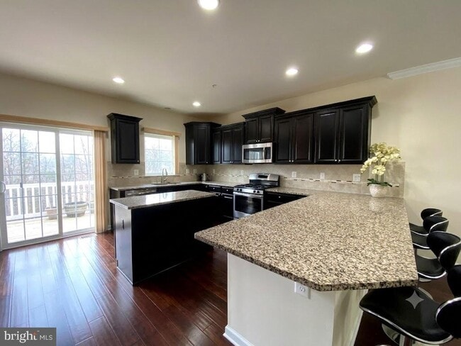 Building Photo - 7014 Foxton Way