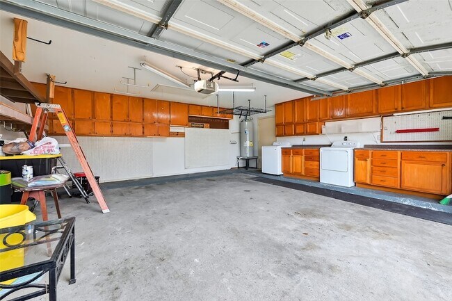 Building Photo - 21623 Crescent Heights St