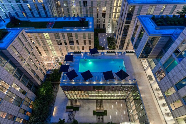 Building Photo - 900 10th St NW