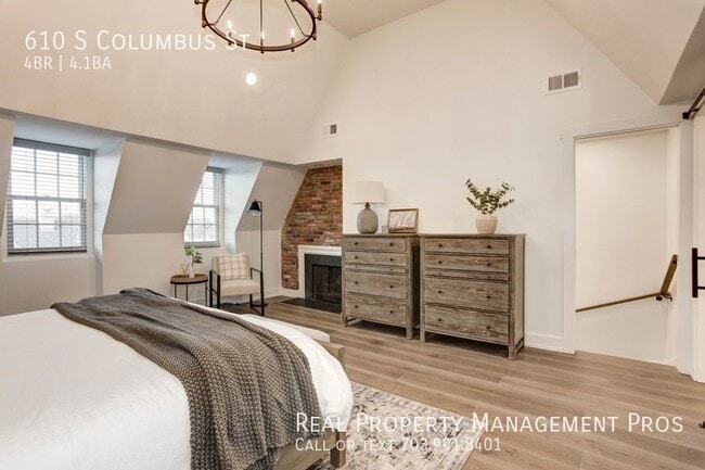 Building Photo - Stunning Corner Townhouse, Old Town Alexan...