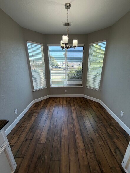 Building Photo - 1605 Paseo Flores Dr