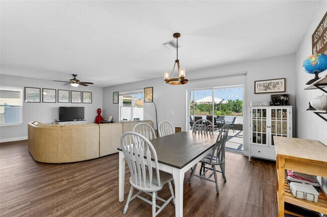 Building Photo - 11176 Leland Groves Dr