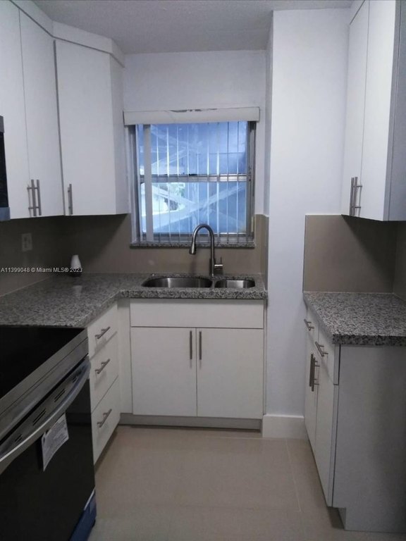 Building Photo - 110 Fontainebleau Blvd
