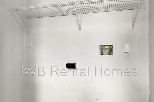 Building Photo - 578 E 58th St