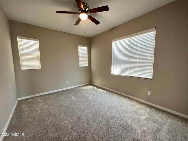 Building Photo - 746 E Doral Ave