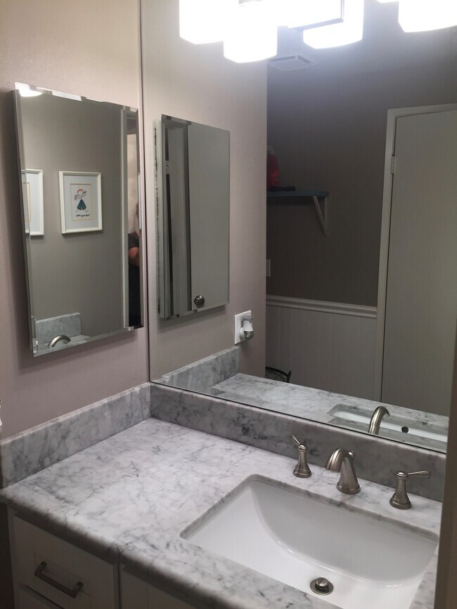 Building Photo - 2384 Pleasant Way