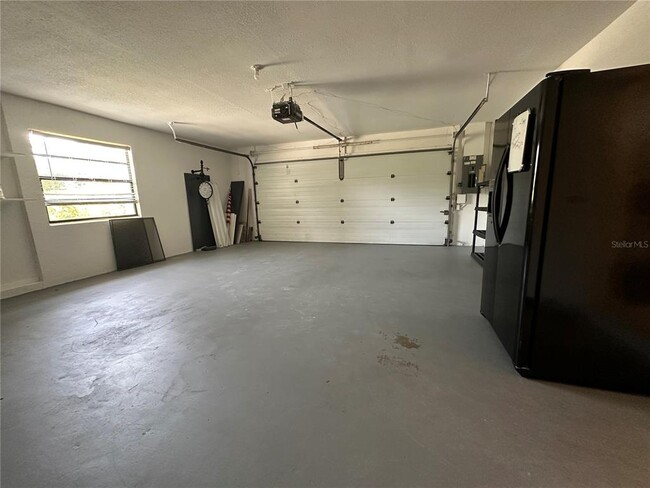Building Photo - 733 Tropical Cir
