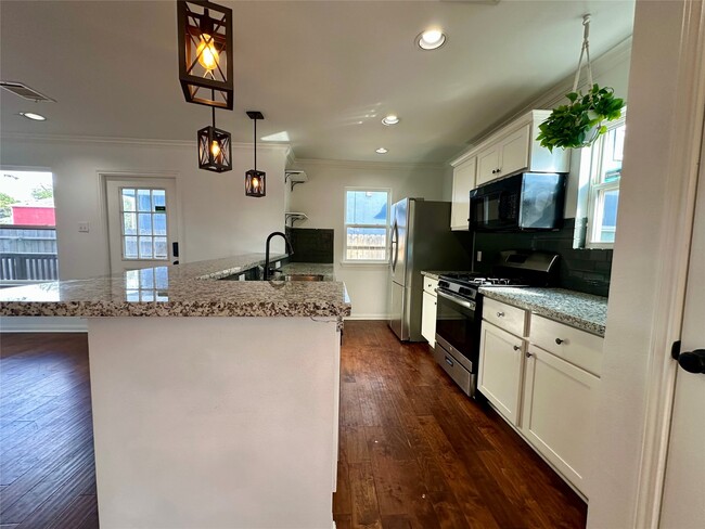 Building Photo - 4322 Chapman St