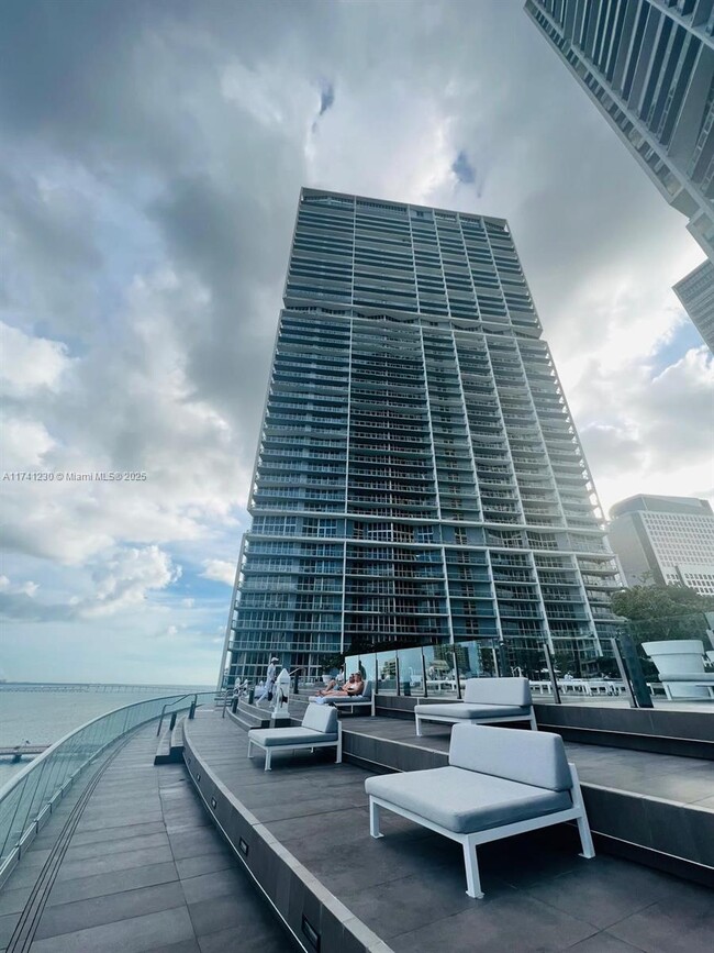 Building Photo - 495 Brickell Ave