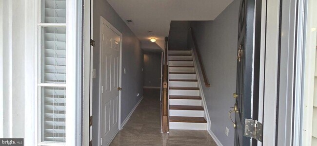 Building Photo - 45560 Lakemont Square