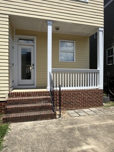 Building Photo - 527 Dubois Court