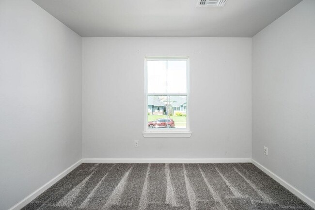 Building Photo - 800 Firefork Ave