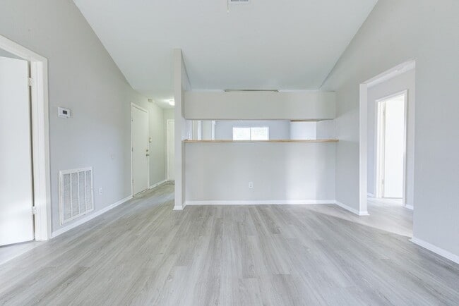 Building Photo - 20135 Telegraph Square Ln