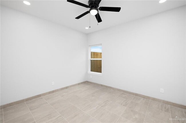 Building Photo - 2526 N Vly Cir