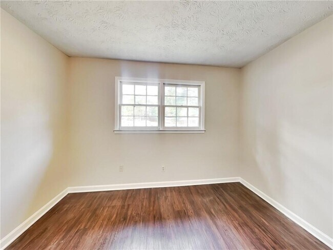 Building Photo - 452 Charleston Ln
