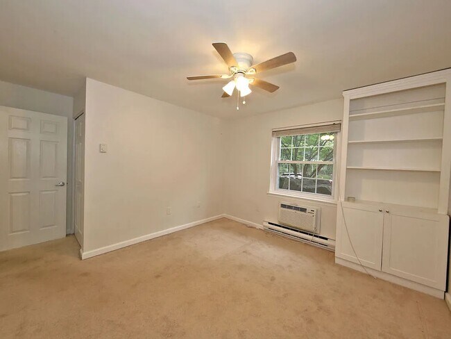 Building Photo - 605 Woodland Hills Rd