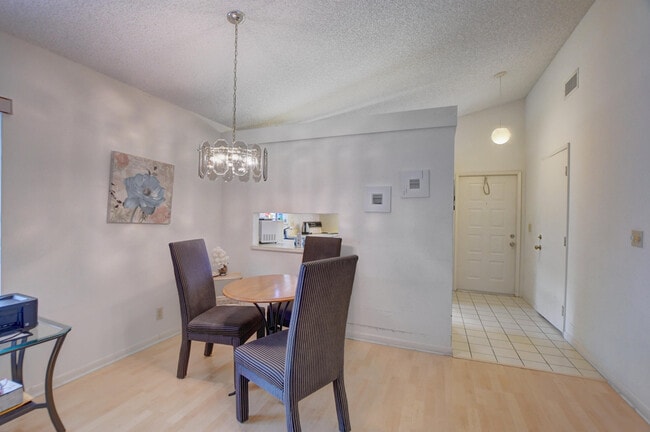 Building Photo - 8089 Springtree Rd