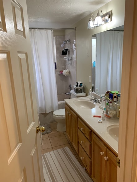 Building Photo - 1642 East Fort Union Blvd