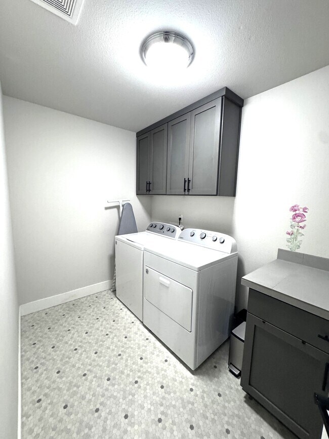 Building Photo - 4078 SE 70th Ave