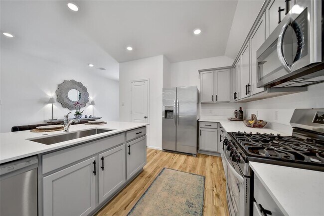 Building Photo - 15415 Surrey Pines Ln