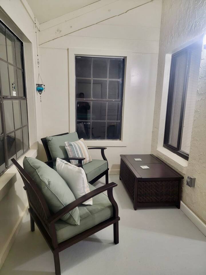 Building Photo - 2725 Tally Ho Ave