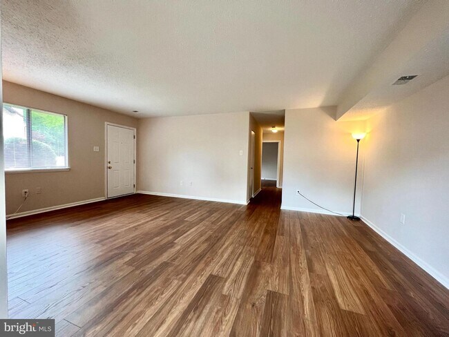 Primary Photo - 2566 Fox Ridge Ct