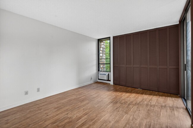 Building Photo - Spacious 2BD/2BA Condo with 2 Covered Parking Stalls in Kailua