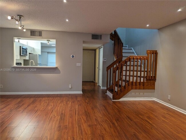 Building Photo - 3446 Oak Dr