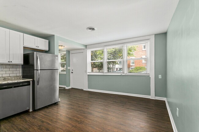 Building Photo - 4158 Oak St