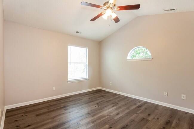 Building Photo - 10021 Northwoods Forest Dr