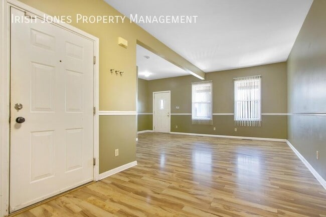 Building Photo - 32 Elmwood Ave