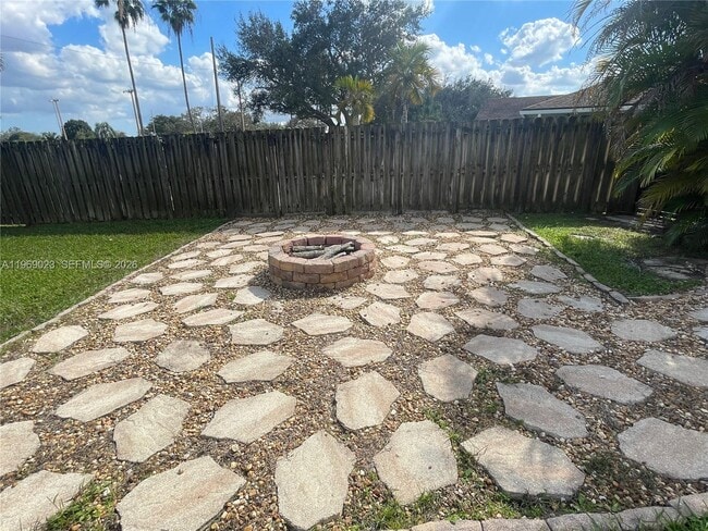 Building Photo - 4960 SW 119th Ave