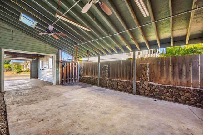 Building Photo - 305 Uala Pl