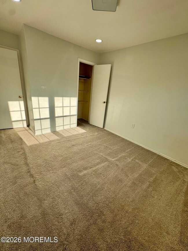 Building Photo - 1202 Green Hollow Dr