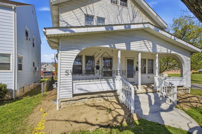 Building Photo - 417 S Huron Ave