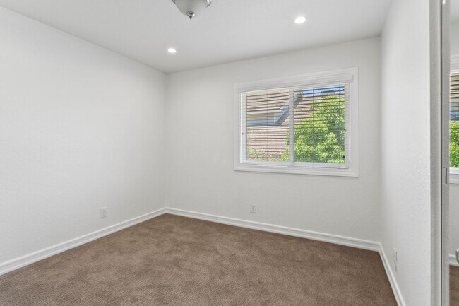 Building Photo - Beautiful 4-Bedroom Home with Private Pool...