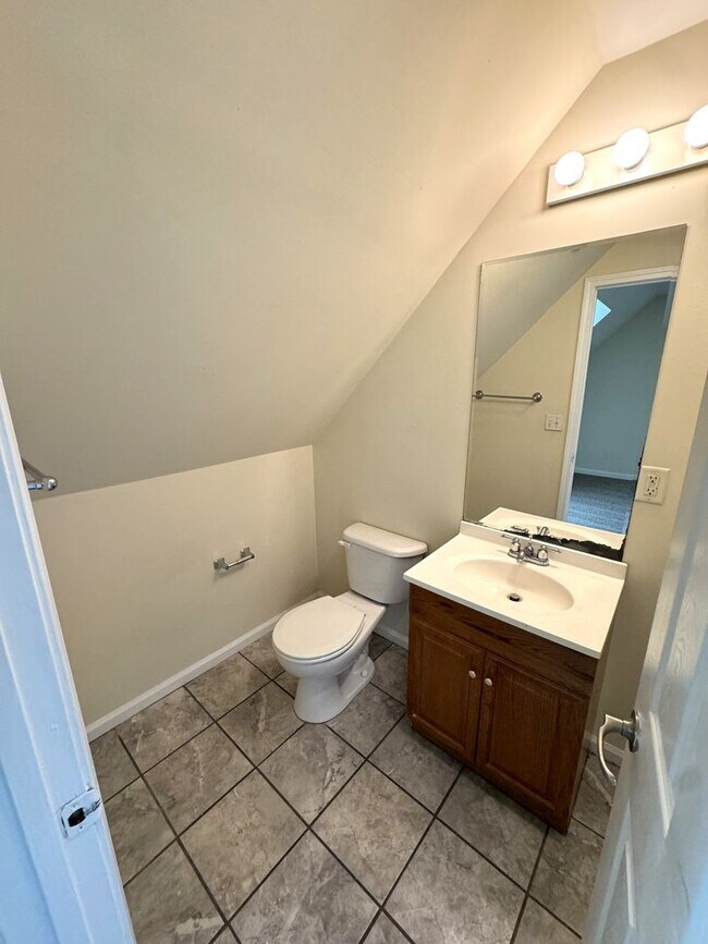 Building Photo - 4br House near Campus, Stadium, Downtown! - FALL 2026 Pre-Lease